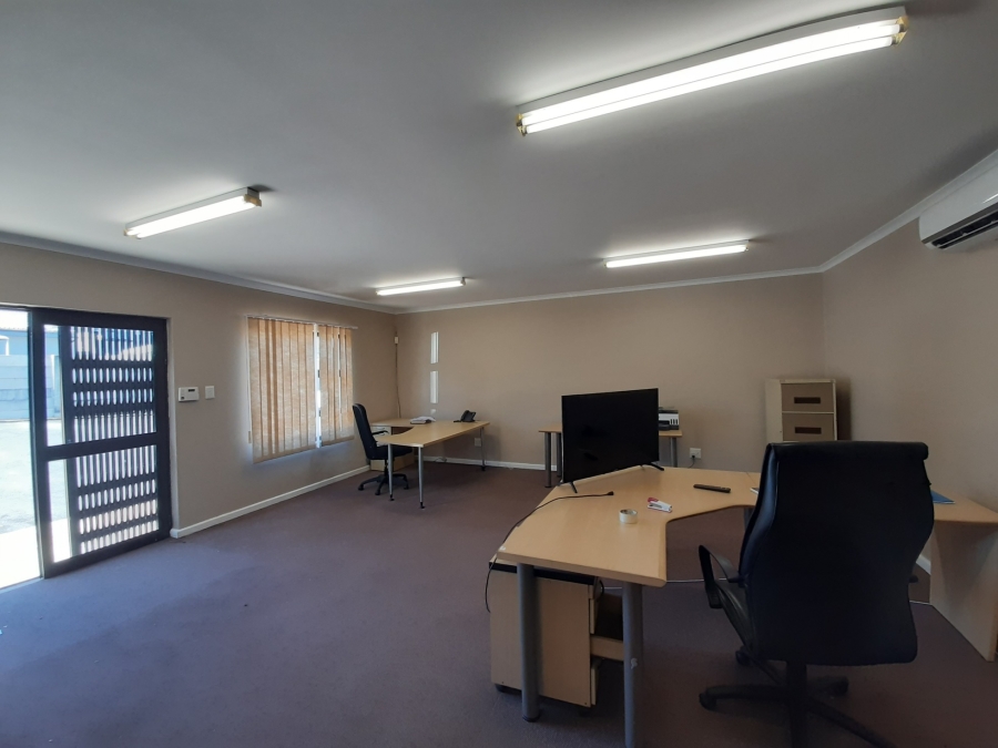 To Let commercial Property for Rent in Vincent Eastern Cape